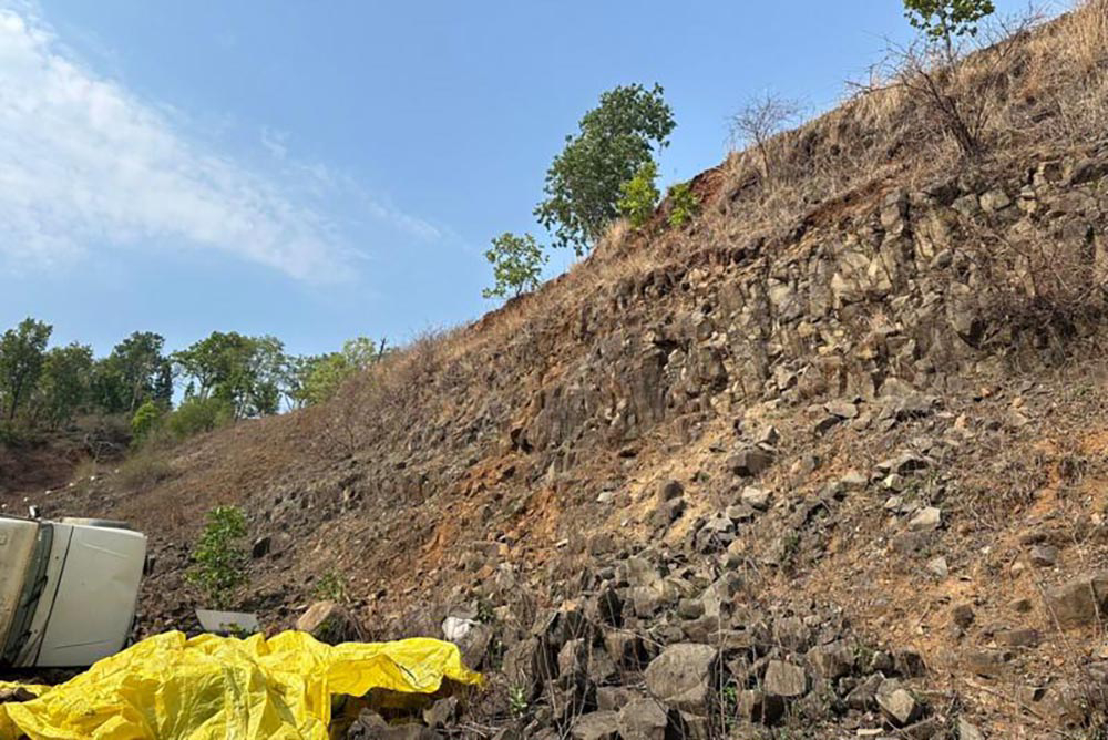 भारतको छत्तीसगढमा मजदुर सवार गाडी दुर्घटना, १८ जनाको मृत्यु