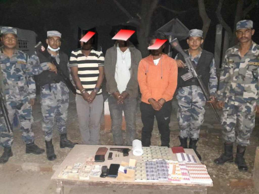 गोली लोड भएको पेस्तोलसहित तीन जना पक्राउ