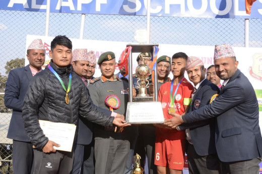 एपीएफ स्कुलले आयोजना गरेको फुटबल प्रतियोगिता सम्पन्न, ट्रफी पुलिस स्कुललाई