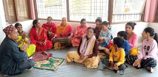 भजनमा बढ्दै महिला सक्रियता : हलुङ्गिदै मन