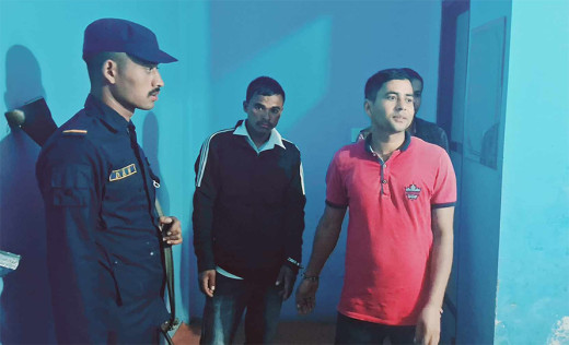 लागूऔषध चरेस र चितुवाको छालासहित प्रहरी हवल्दार पक्राउ