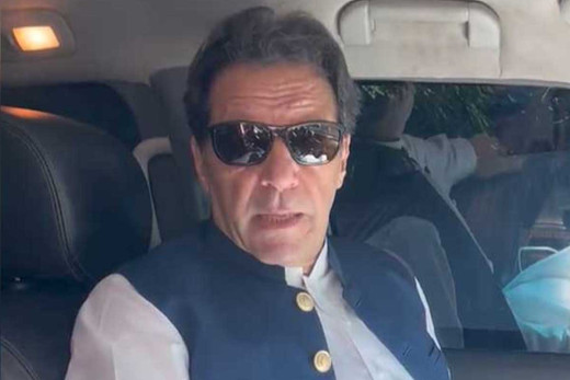 पाकिस्तानका पूर्वप्रधानमन्त्री इमरान खान पत्नीको खानामा कसले मिलायो शौचालय सफा गर्ने केमिकल?