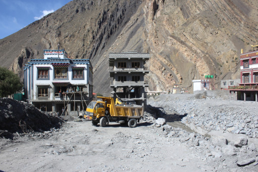 चन्दा संकलन गरेर गेग्रान हटाउँदै मुस्ताङवासी, कागबेनीलाई पुरानै लयमा फर्काइँदै