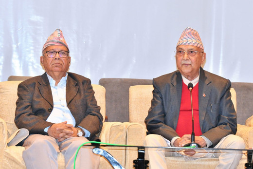 एमाले अध्यक्ष ओली र नेकपा एकीकृत समाजवादी अध्यक्ष नेपालसँग प्रधानमन्त्री प्रचण्डको छलफल