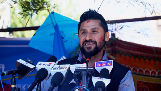 रवि लामिछानेले खोया प्रहार गर्ने युवक र उनको परिवारलाई भेट्ने