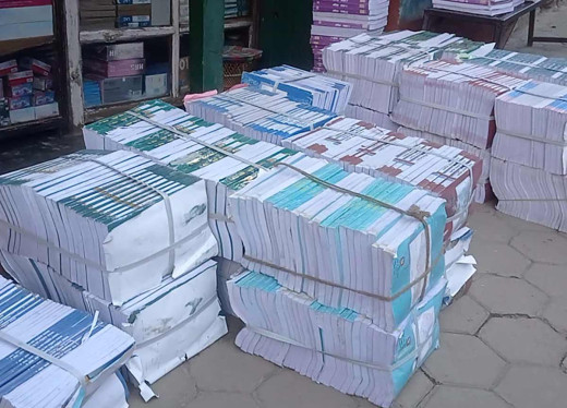 शैक्षिकसत्र अगावै पुग्यो पाठ्यपुस्तक