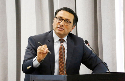 बजेट निर्माणमा अनधिकृत व्यक्ति प्रवेश गराएको सत्य भए छोड्दैनौं : डा.वाग्ले 