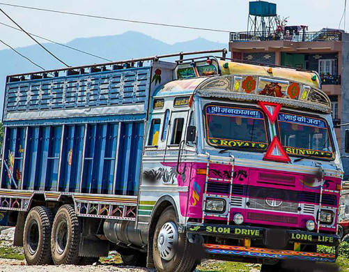 ७० लाखको लत्ताकपडा सहितको ट्रक नियन्त्रणमा