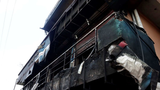 जनकपुरको बिग मार्टमा आगलागी हुँदा १० करोडको क्षति