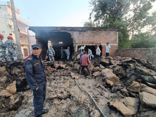 बोरा गोदाममा आगलागी, ४० लाखको क्षति