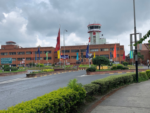 दिल्ली जान लागेको विमान त्रिभुवन विमानस्थलको धावनमार्गमा अड्कियो, सबै यात्रु निस्किए