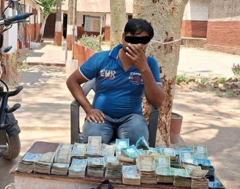 स्रोत नखुलेको १४ लाख रुपैयाँसहित एक पक्राउ