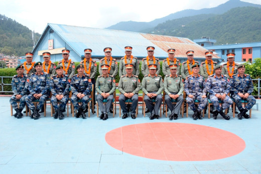 सशस्त्र प्रहरी महानिरीक्षक राजु अर्यालबाट दर्ज्यानी चिन्ह प्रदान