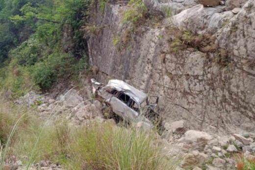 मकवानपुर कार दुर्घटनाः दुईको मृत्यु, एक घाइते