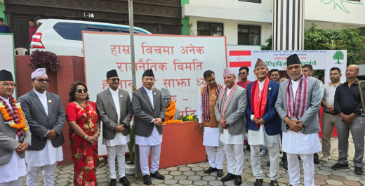 शपथग्रहणपछि बधाई थाप्न एमाले मन्त्री च्यासलमा, कांग्रेसका सानेपा 
