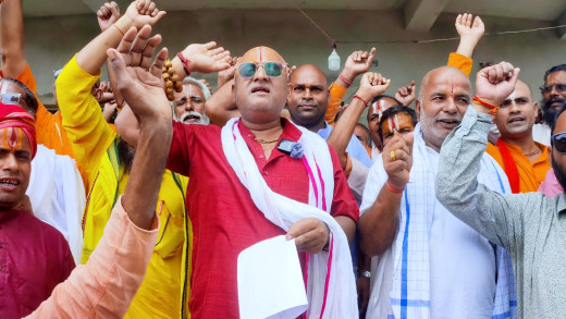 खुकुरी देखाएर अराजक अभिव्यक्ति दिने धर्मगुरु श्रीनिवासलाई बिनासर्त रिहा गर्न साधुसन्तको माग