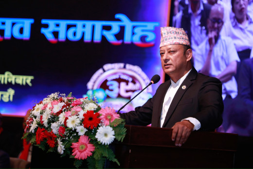 उद्योगको लाइन काट्नु भनेको घाँटी काट्नु सरह होः ऊर्जामन्त्री