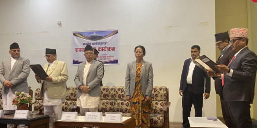 गण्डकीमा ‘फ्लोर क्रस’ गर्ने देवकोटा र दीपक मनाङे बने मन्त्री, लिए शपथ