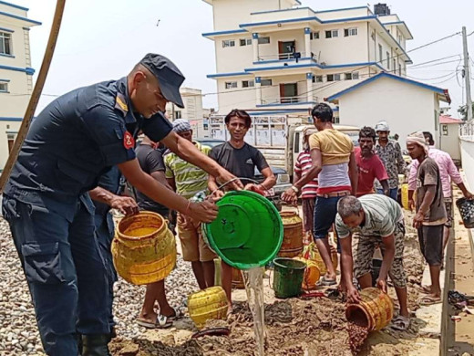 घरेलु मदिरा नष्ट गर्ने अभियानमा रौतहट प्रहरीको सक्रियता, भट्टीहरु तोडफोड