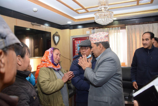 सूर्य नेम्वाङबाट ठगिएकाहरू गृह मन्त्रालयमा, यस्तो छ 'नटवरलाल'को ठगी धन्दा