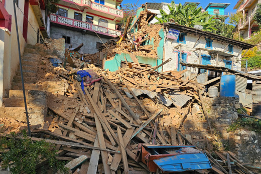 सरकारले भूकम्प प्रभावितलाई अस्थायी आवासका लागि ५० हजार दिने निर्णय गर्‍यो तर पीडितले पाएनन्