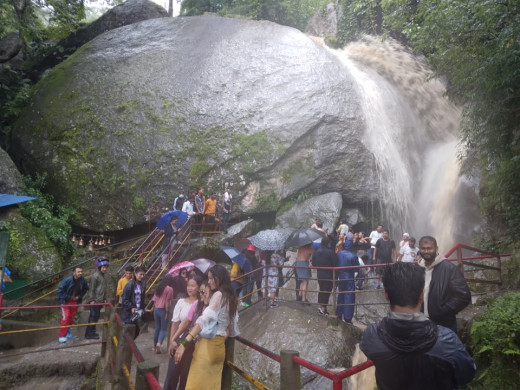 आन्तरिक पर्यटकको गन्तव्य बन्दै वौडेश्वर झरना