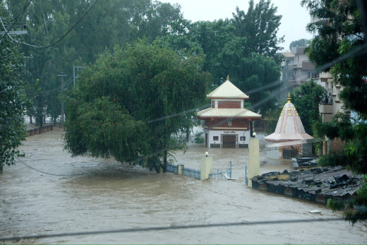 बाढीपहिरोमा परी ६ जनाको मृत्यु