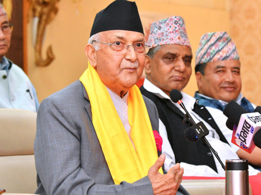 ओलीलाई प्रधानमन्त्री नियुक्तिका लागि कांग्रेस–एमालेका सांसदले राष्ट्रपतिलाई हस्ताक्षर बुझाउँदै