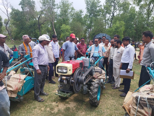 किसानलाई अनुदानमा कृषि उपकरण