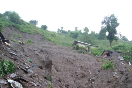 बागलुङमा वृद्ध दम्पती घरसहित पहिरोमा पुरिए