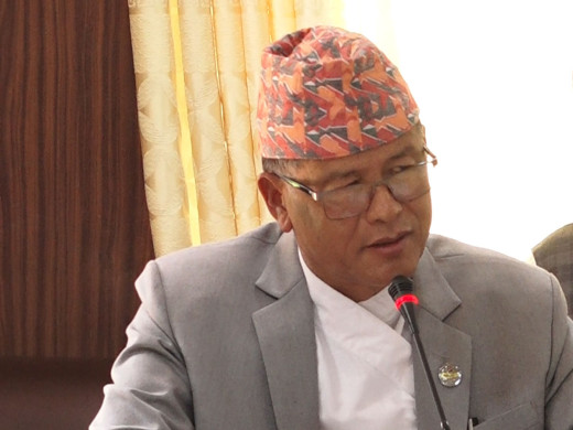 एमालेप्रति मन्त्री गुरुङको कटाक्ष : भोको स्यालले श्राप दिँदैमा हात्ती मर्दैन