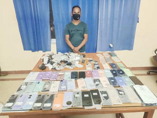 बाराबाट १५ लाख मूल्य बराबरका मोबाइलसहित एक जना पक्राउ