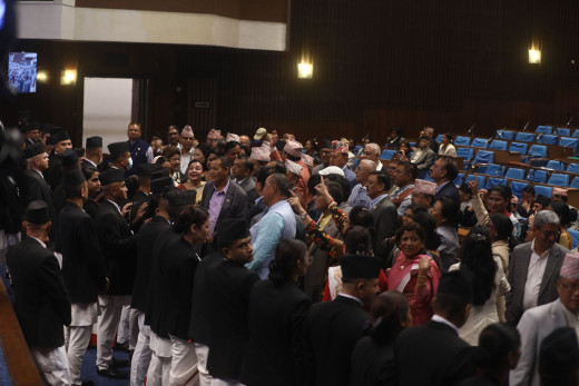 कांग्रेसले घेर्यो प्रतिनिधि सभाको रोष्टम, बैठक स्थगित