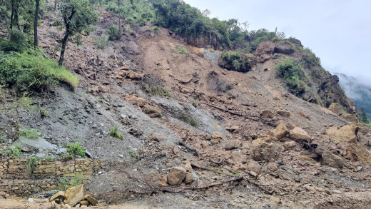सुक्खा पहिरो गएपछि सिद्धिचरण राजमार्ग अवरुद्ध