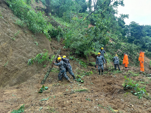 विपद्को कहरः नदी तटीय क्षेत्र जलमग्न, ठूलो जनधनको क्षति