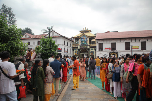 सोमबार विहानैदेखि पशुपतिमा भक्तजनको भीड