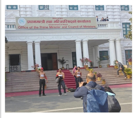 सिंहदरबार छिरेर अर्धनग्न प्रदर्शन गर्ने तीन जना पक्राउ