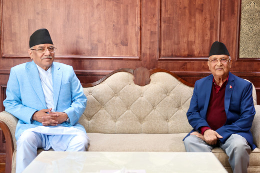 सिंहदरबारमा प्रधानमन्त्री प्रचण्ड र एमाले अध्यक्ष ओलीबीच भेटवार्ता
