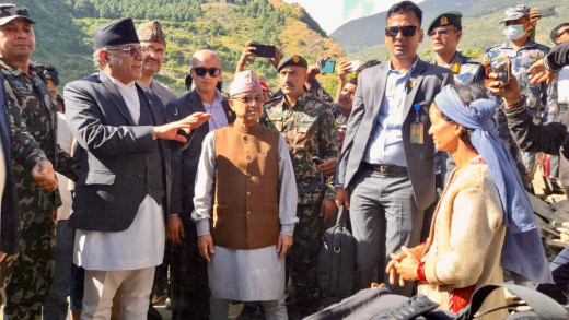 बझाङ भूकम्प पीडितलाई घर बनाइदिने प्रधानमन्त्रीको आश्वासन 