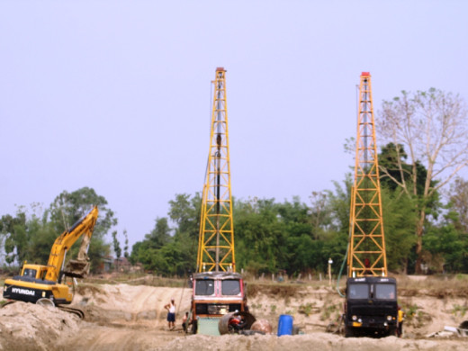 कञ्चनपुरको वनहरा नदीमा पक्की पुल निर्माण हुँदै