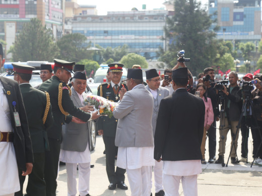 संसद् भवन पुगे राष्ट्रपति पौडेल 