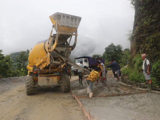 फुस्रेखोला देउराली सडकमा सात वर्षमा तोकिएको मध्ये आधा काम