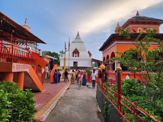 दाङकाे सिद्धरत्ननाथ मठ