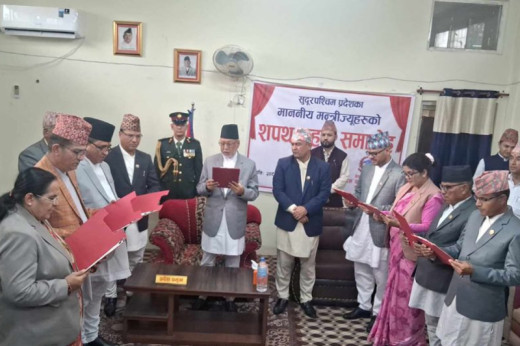 सुदूरपश्चिमका नवनियुक्त मन्त्रीहरूले लिए शपथ