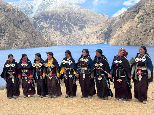 फोक्सुण्डो ताल छेउमा देखाइयो स्याप्डो नाच