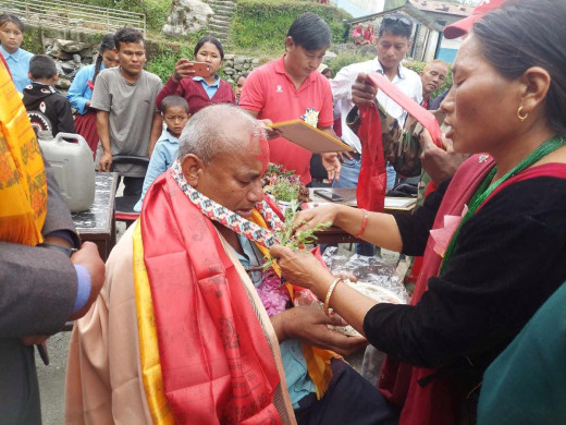 एउटै विद्यालयमा ३० वर्ष ६ महिना पढाएका शिक्षकको बाजागाजासहित बिदाइ