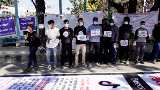 प्रतिबन्धविरुद्ध टिकटक प्रयोगकर्ता आन्दोलित