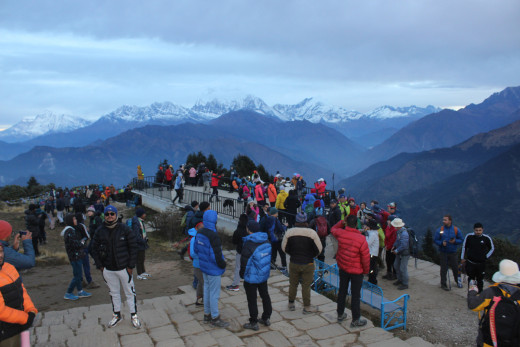 घट्न थाले अन्नपूर्ण पदमार्गमा पर्यटक