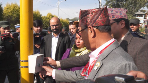 काठमाडौंमा ‘पेलिकन क्रसिङ’ जडान, पैदलयात्री आफैँले सवारी रोकेर बाटो काट्न सक्ने