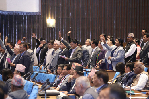 एमालेका सांसदले नाराबाजी गरेपछि संसद बैठक स्थगित